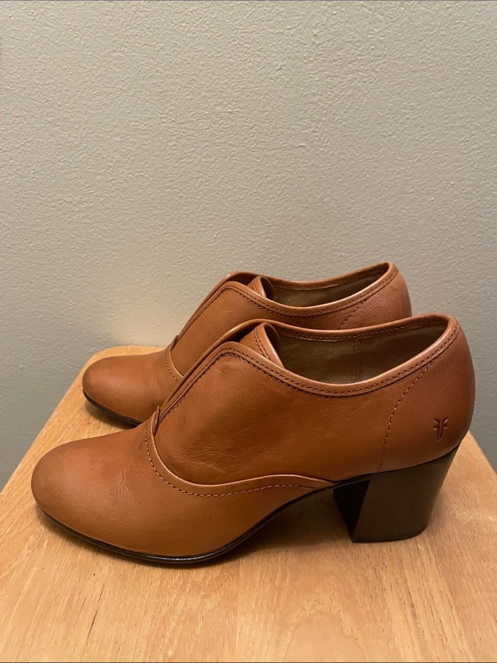 FRYE Women's Caramel Leather Slip-On Ankle Booties Size 8.5 M